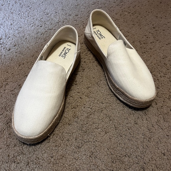 TOMS New women’s shoes especially Cream Canvas Slip-Ons size 9 - Picture 12 of 13